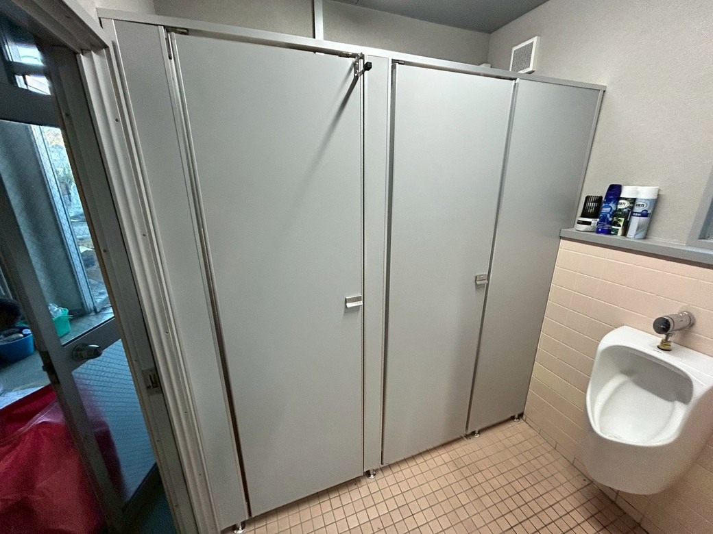 トイレパーティション工事内装工事画像